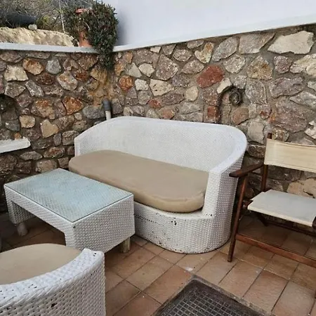 Hostel Pleasure Black Parissa Santorini