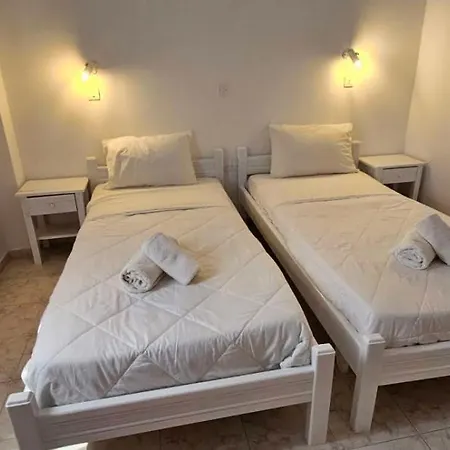 Hostel Pleasure Black Parissa Santorini