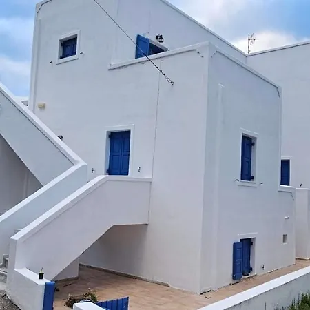 Hostel Pleasure Black Parissa Santorini Perísza