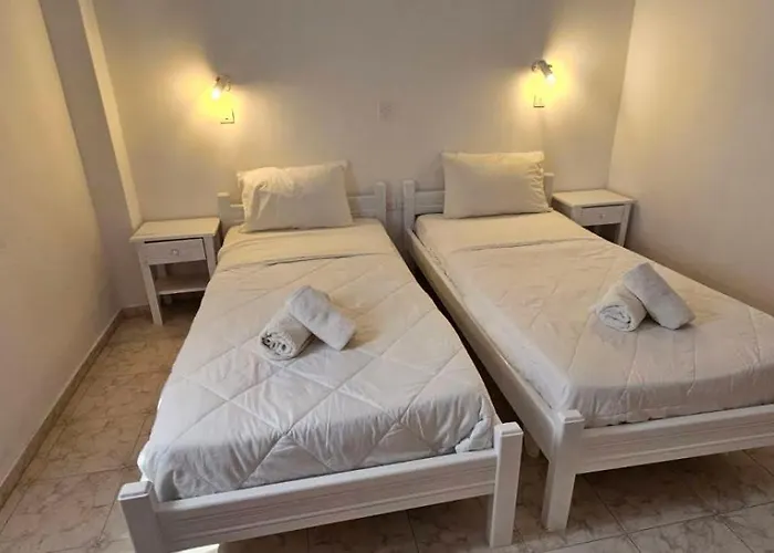 Hostel Pleasure Black Parissa Santorini