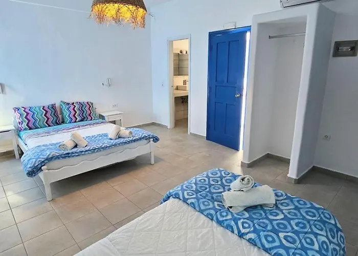 Pleasure Black Parissa Santorini אכסניה פריסה